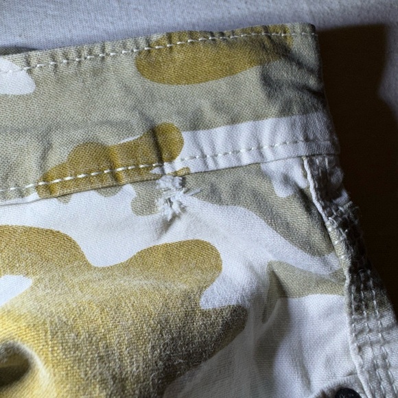 Levi's Green and Tan Cargo Shorts - Picture 5 of 8
